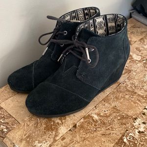Tom’s wedge bootie